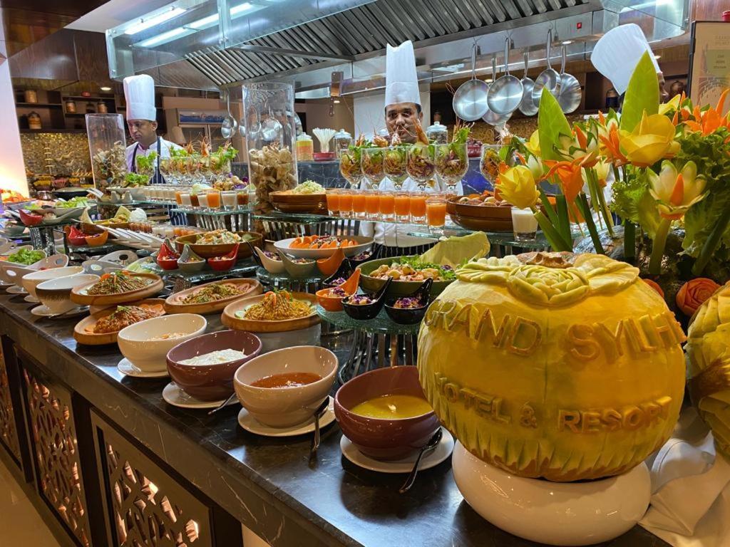 Grand Sylhet Hotel&Resort Buitenkant foto